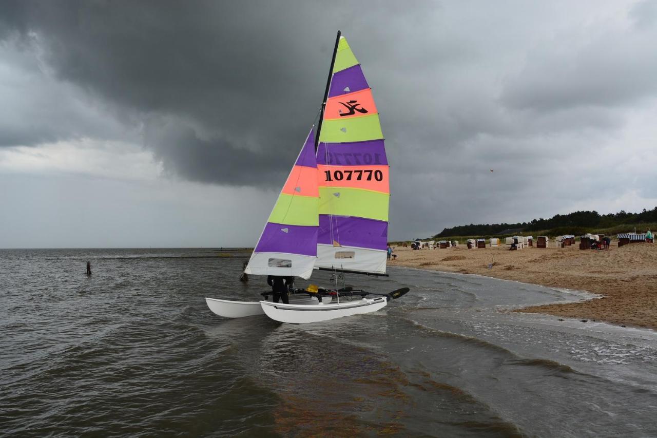 Luettje Huus Frieda Mit Strandkorb Am Strand Von Mai Bis September Lägenhet Cuxhaven Exteriör bild