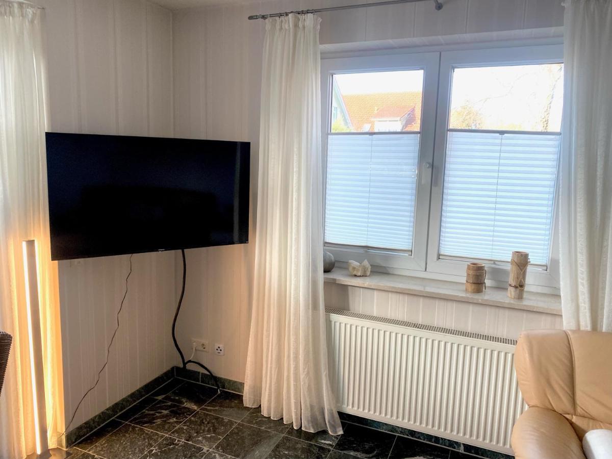 Luettje Huus Frieda Mit Strandkorb Am Strand Von Mai Bis September Cuxhaven Exteriör bild